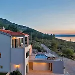 Magico With Pool And Fantastic Seaview Villa Bast